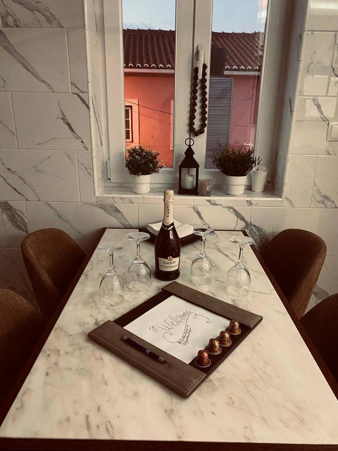 Private Room Trafaria Экстерьер фото
